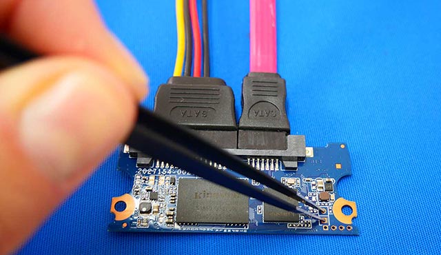 Curto-circuitando para entrar em Safe Mode